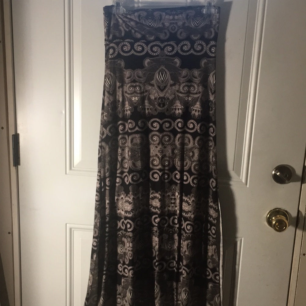 Julia black, grey white swirl abstract designed maxi skirt size L/XL